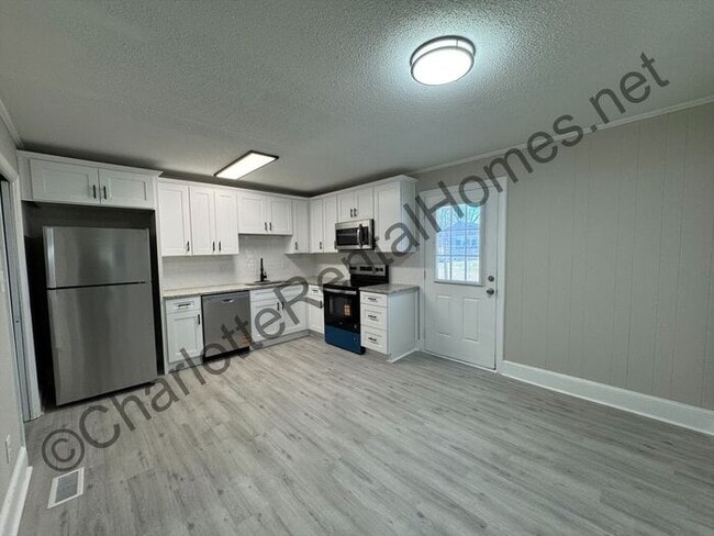 Photo - Fully updated 3 bedroom, 2.5 bath home in Monroe!