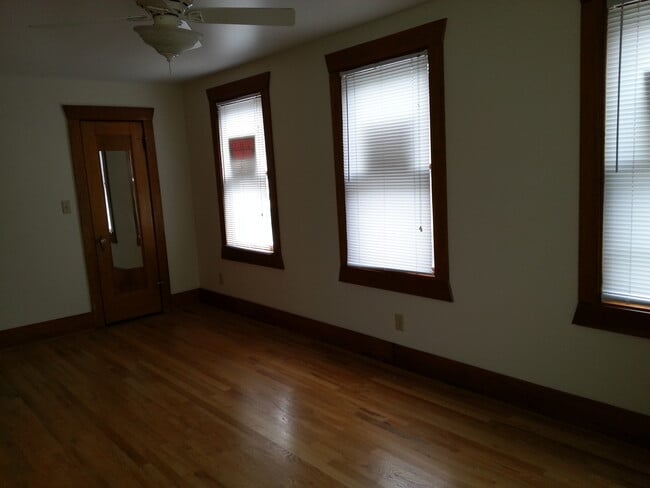 Photo - DOWNTOWN 4 BEDROOM DUPLEX!!! 4 bedroom duplex in DOWNTOWN IOWA CITY!