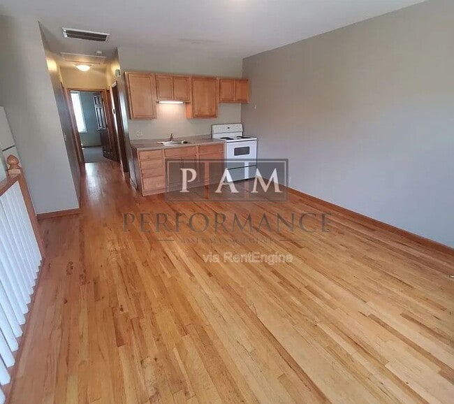 Photo - 2023 W Michigan St