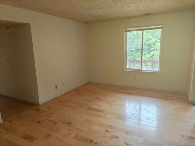 Photo - 722 Gordon Smith Blvd