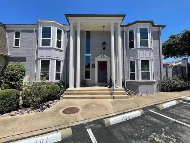 Building Photo - 15901 Archwood Ln Unit 1022 Rental
