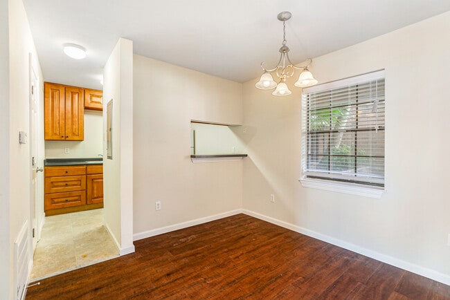 206 Dining - Sailboat Bay