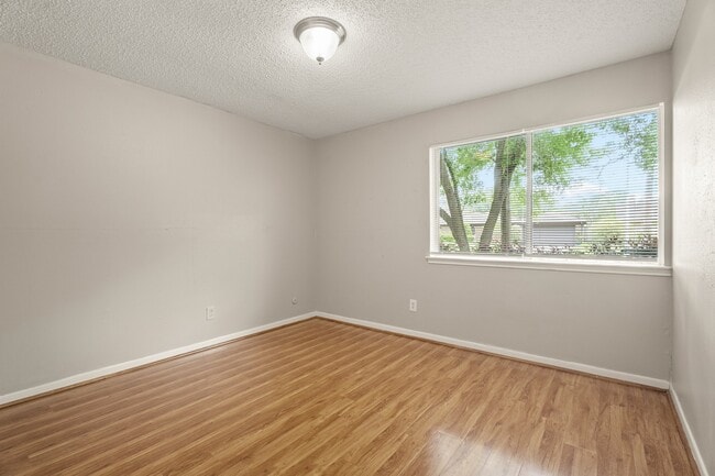 Building Photo - 15911 Mill Point Dr