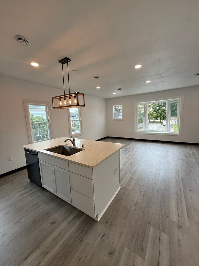 Kitchen - 1325 N 8th St Unit 1325 N. 8