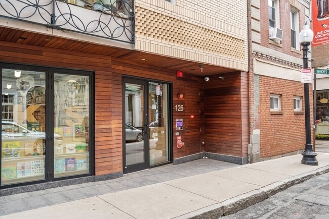 Building Photo - 126 Salem St Unit 3