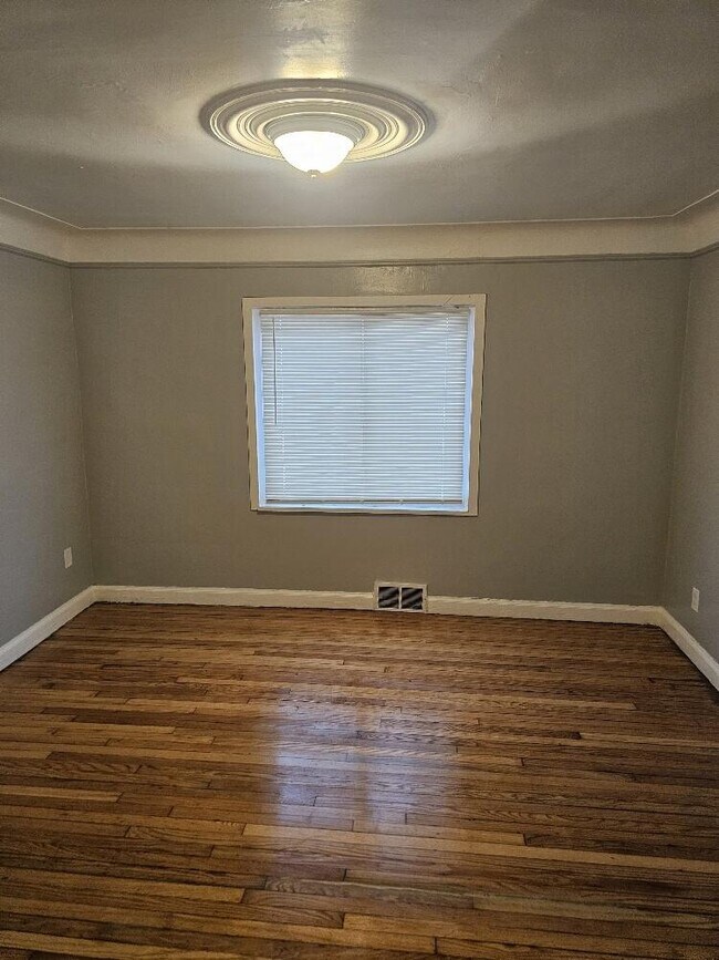 Photo - 9717 Balfour Rd