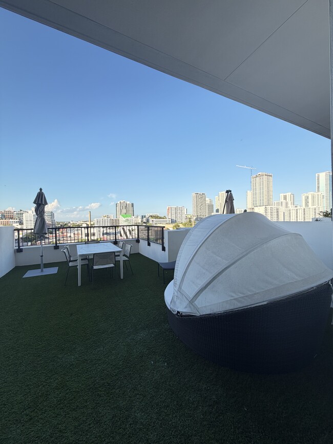 Photo - 170 NE 23rd St Unit T6