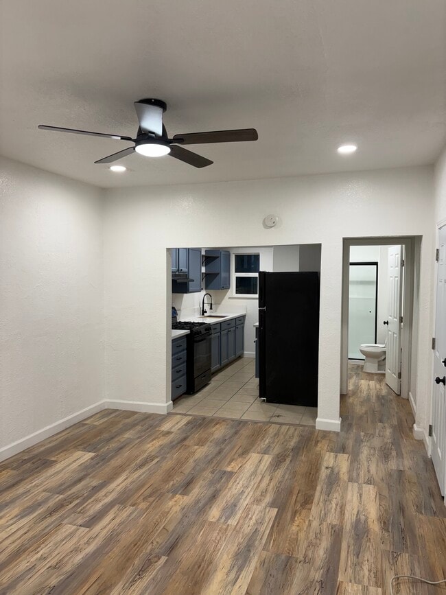 Building Photo - 124 7th St Unit 2