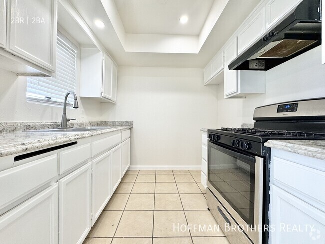 Building Photo - 5917 Woodman Ave Unit 103 Rental