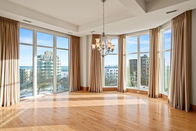 Photo - 1313 N Franklin Pl