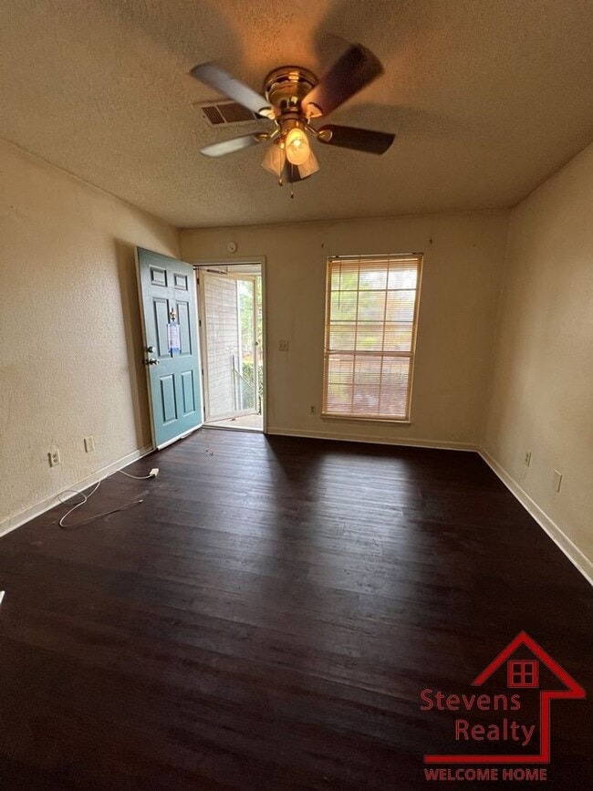 Photo - 459 Oriole Dr