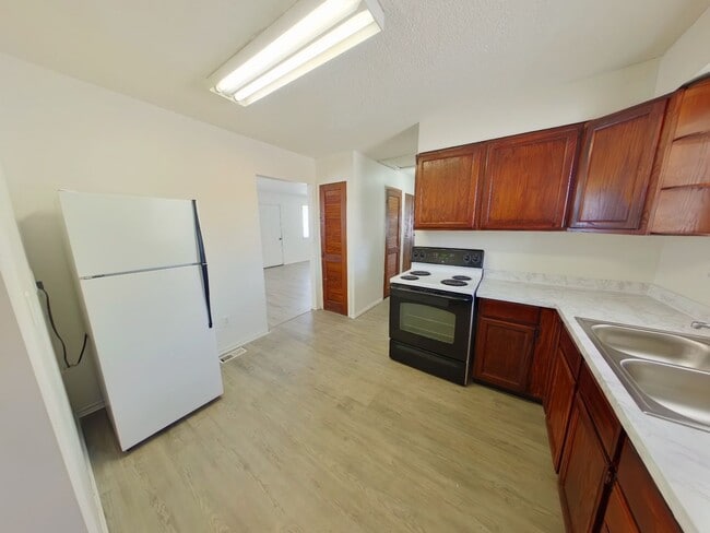 222 E 14th St N