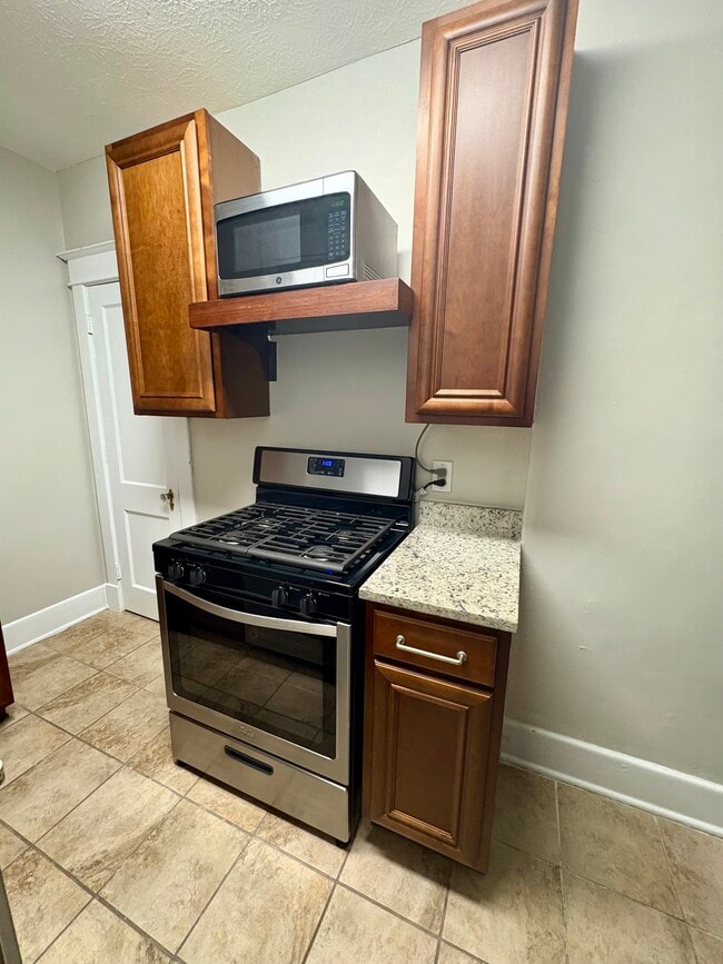1111-1115 Ray Ave