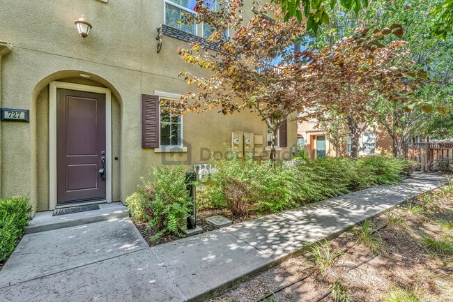 Photo - 727 Satsuma Ter