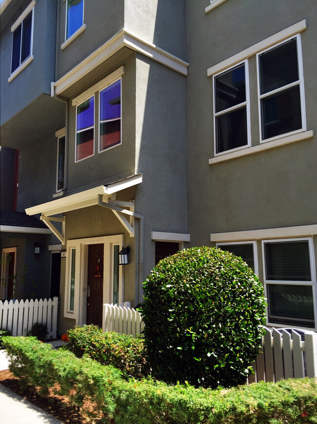 Front - 921 Alta Mar Terrace Townhome