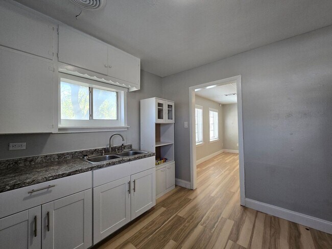 210 W Vardeman Ave Unit 210 W Vardeman Ave