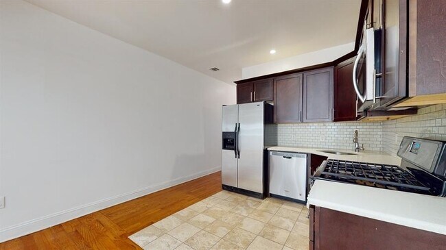 Photo - 131 Brunswick St Unit A