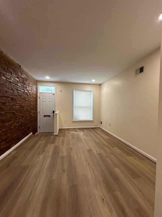Photo - 115 N Curley St