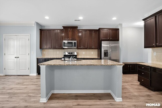 Photo - 1041 Sonoma Dr SW