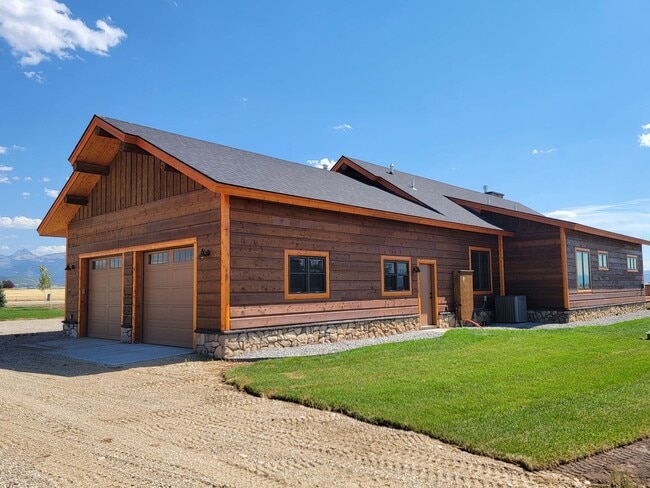 Photo - Spacious & Elegant 3-Bedroom Home – Flexib...