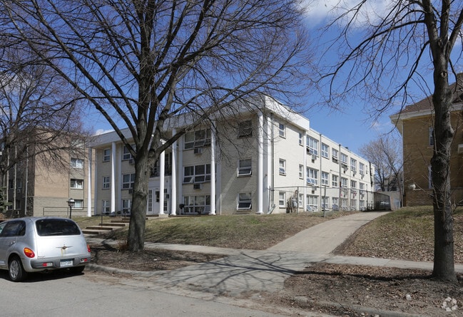 Photo - Pillsbury Apartments