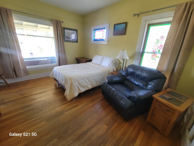 Photo - 700 W 13th St Unit 1