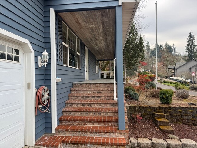 Photo - Beautiful large house in the South Hills!