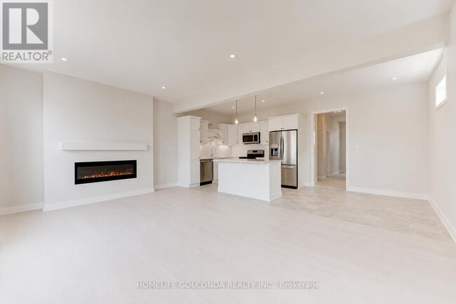 Photo - 74 Renaissance Dr