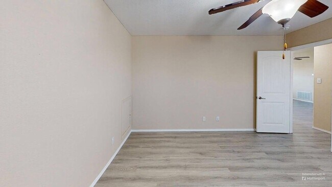 Photo - 400 Plum Ct