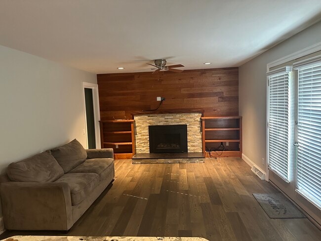 Photo - 1009 Stanford Dr