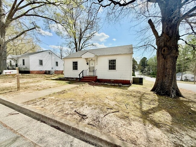 Building Photo - 2 Bedroom 1 Bathroom Home Located in South Hill, VA