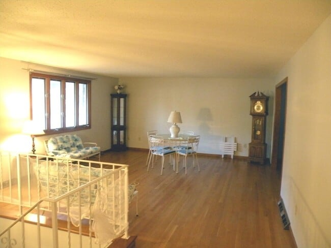 Building Photo - 17 Brad Rd