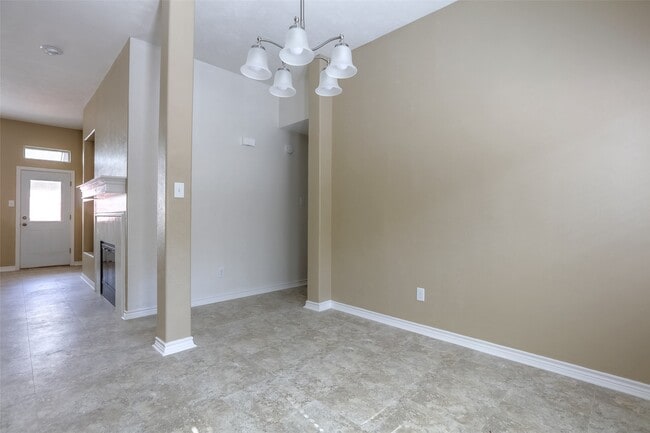 Photo - 131 Avonlea Dr Casa
