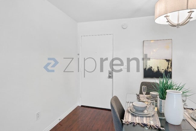 Photo - 5257 Radford Ave