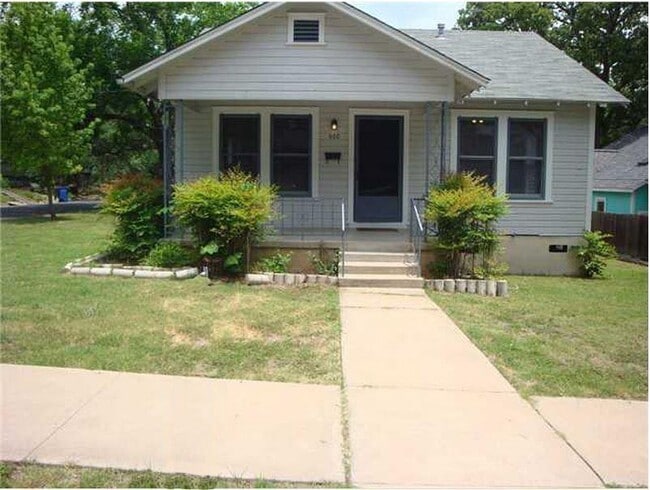 Building Photo - 600 E 42nd St