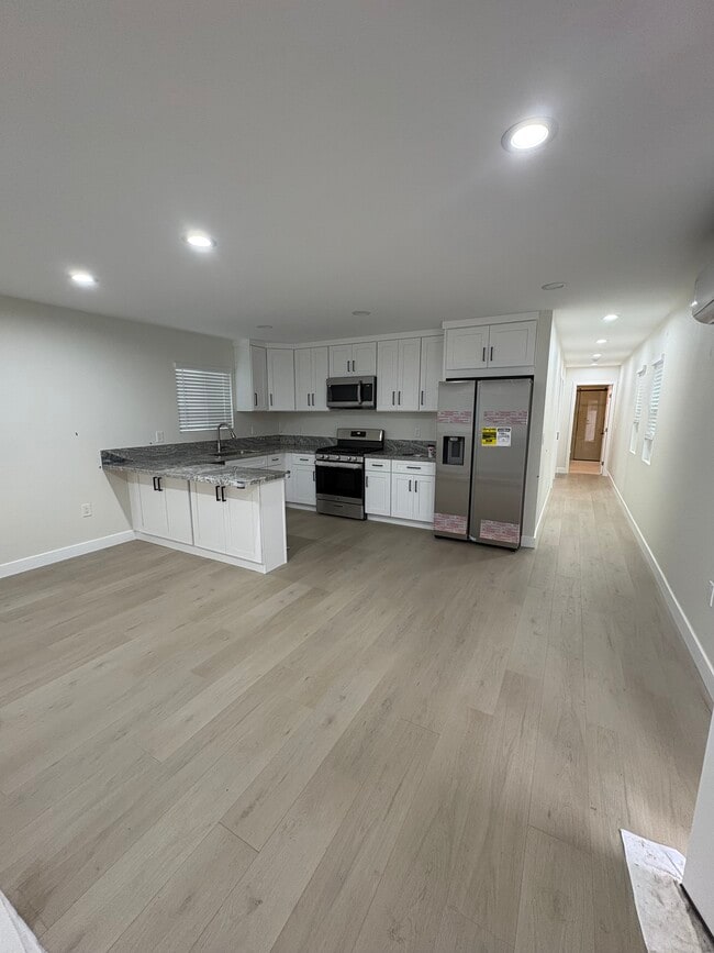 Building Photo - 2410 W Stanford St