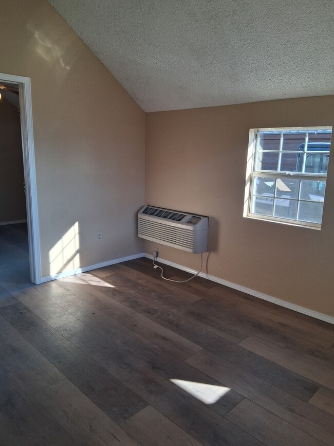 Photo - 65400 E 250 Rd