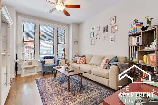 Building Photo - 3252 N Lakewood Ave Unit 1 Rental