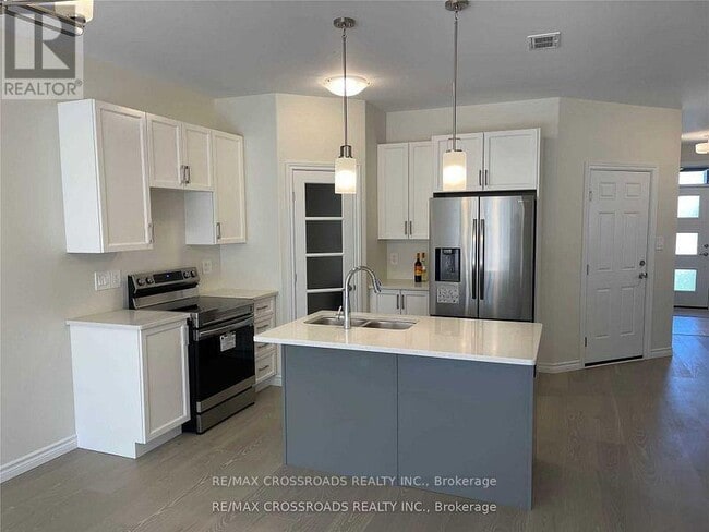 Photo - 22 Athabaska Dr