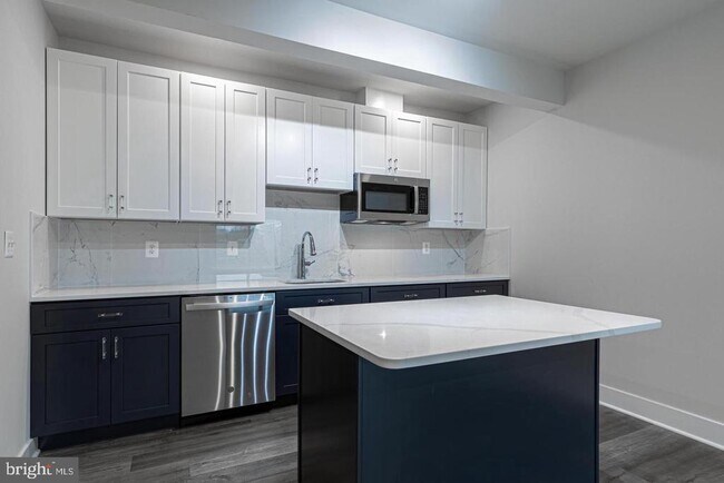 Photo - 941 Warlander Dr SW