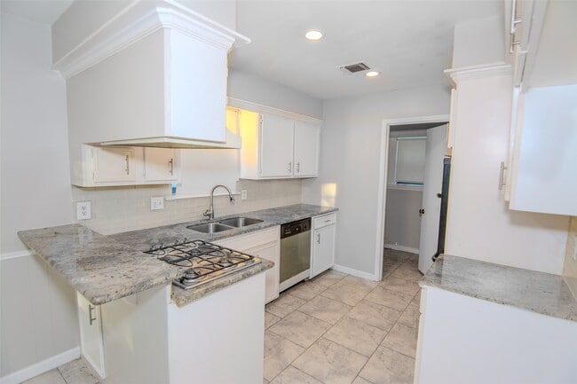 Photo - 116 White Cedar St