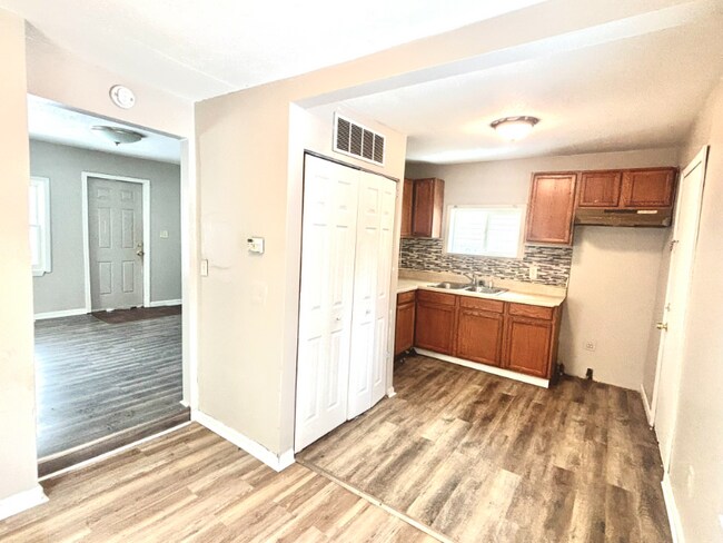 Photo - 1763 Giant St