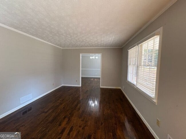 Photo - 2490 Trent Dr NE