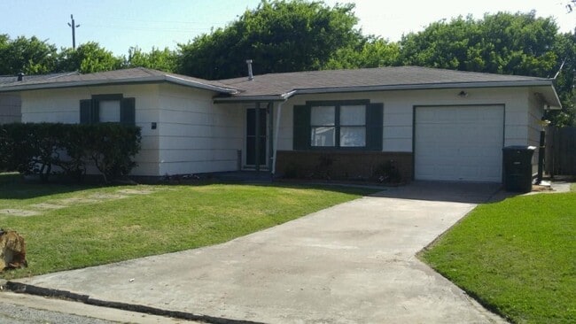 Photo - 19 Lyncrest Dr