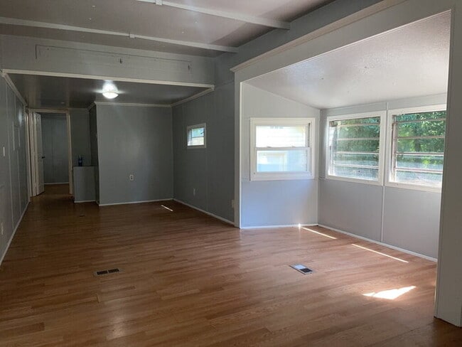 Photo - "Charming Greenville Retreat: Cozy 3-Bed, 2-Bath Home at 18 Whitehorse Rd Ext.!"