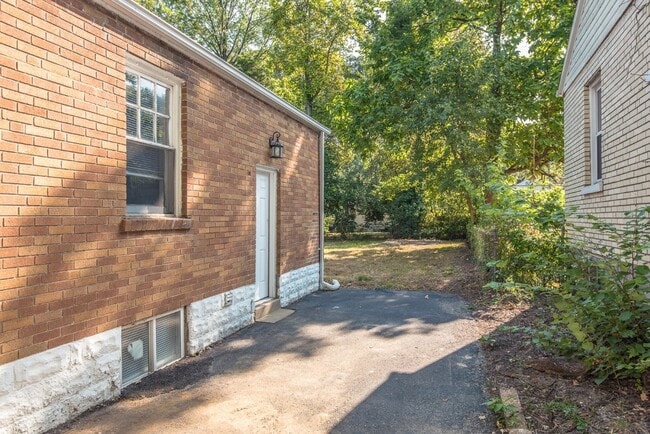 Photo - 320 Henquin Dr