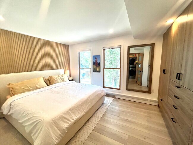 Photo - 910 W Hallam St Unit 910 hallam