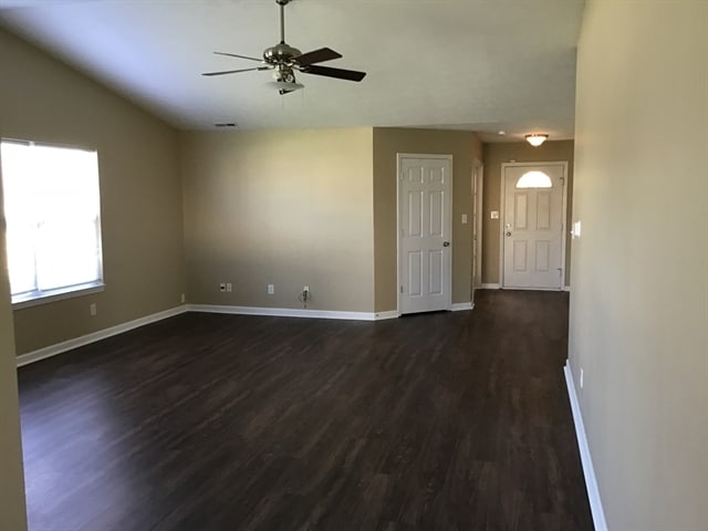 Photo - 829 Stonehenge Way