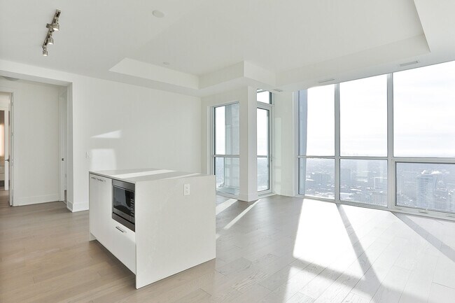 Building Photo - 1 Yorkville Ave Unit 5503