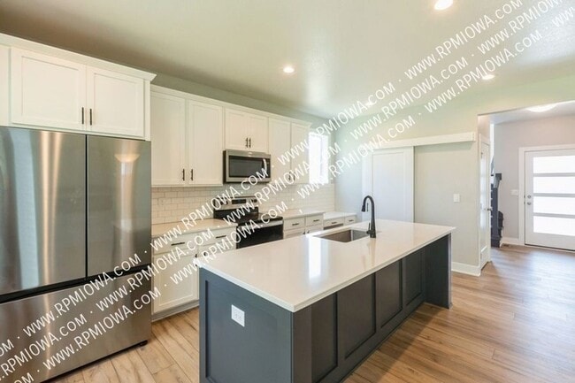 Photo - 10009 Powell Ave